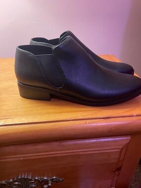 Kensie Black Leather Ankle Booties